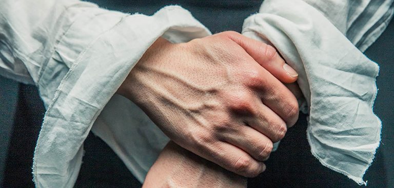 «Θρόνος – Αντίκα» στο Vault Theatre Plus