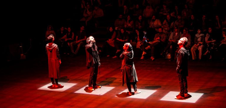 Αφσανέχ Μαχιάν – Shieveh Theatre Company: Από το υπόγειο στην ταράτσα της Μαχίν Σαντρί