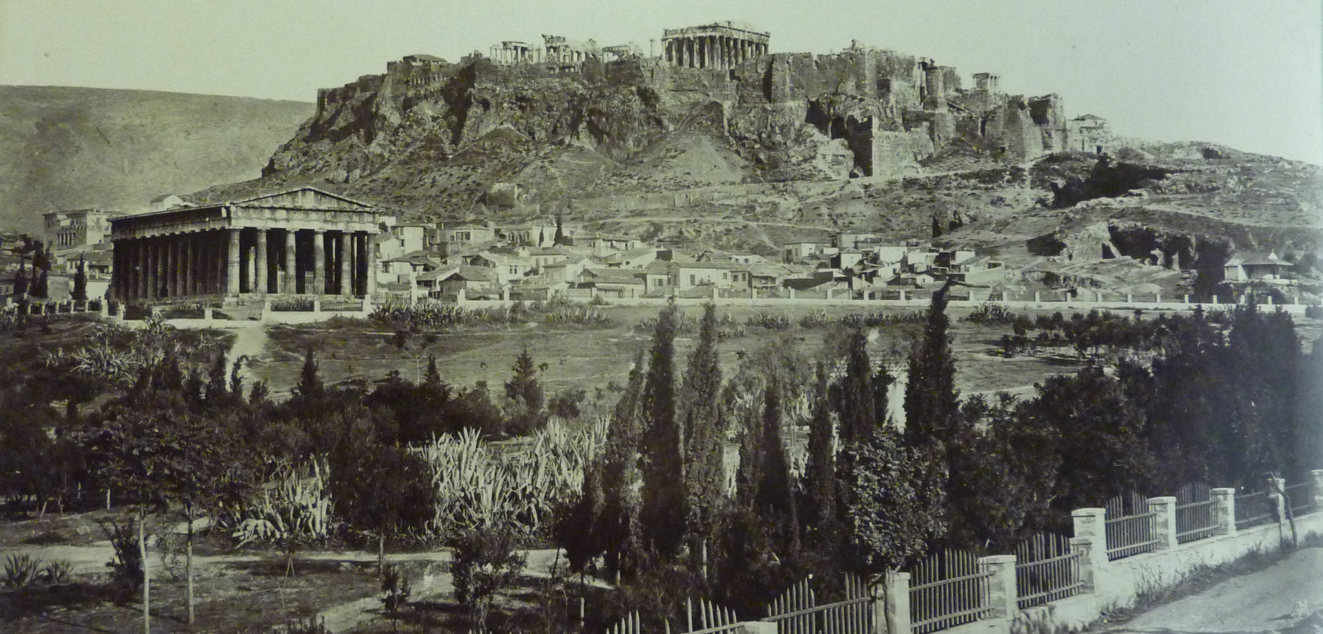 «Μνημείων Μνήμες, Η φωτογραφική απεικόνιση των αρχαίων μνημείων της Αθήνας κατά τον 19ο αιώνα» στο Πολιτιστικό Κέντρο του Δήμου Αθηναίων «Μελίνα»