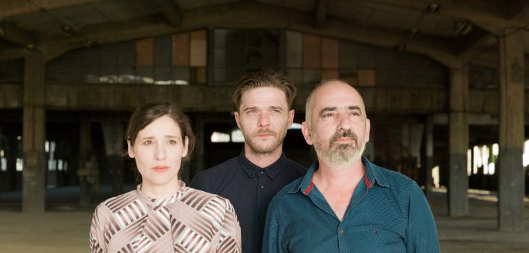 blitz Το Ινστιτούτο της παγκόσμιας μοναξιάς