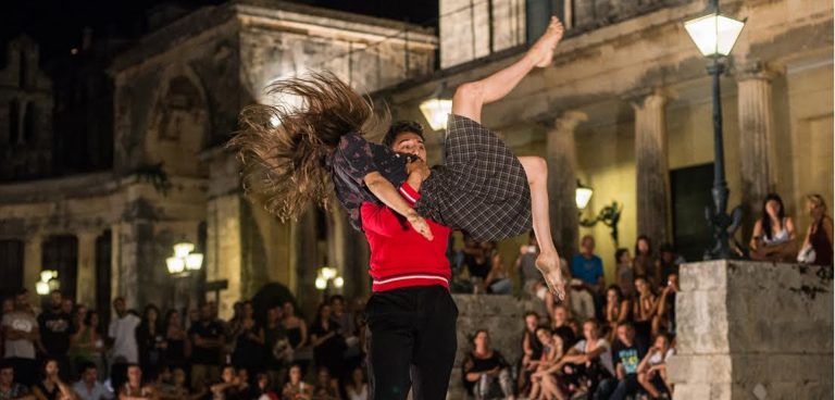 ΦΕΣΤΙΒΑΛ ΣΥΓΧΡΟΝΟΥ ΧΟΡΟΥ ΕΝΑ ΜΙΚΡΟ ΒΗΜΑ