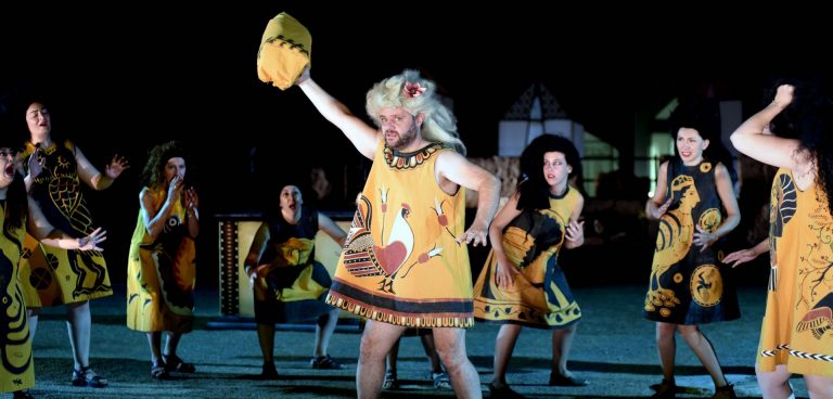 θεσμοφοριάζουσες