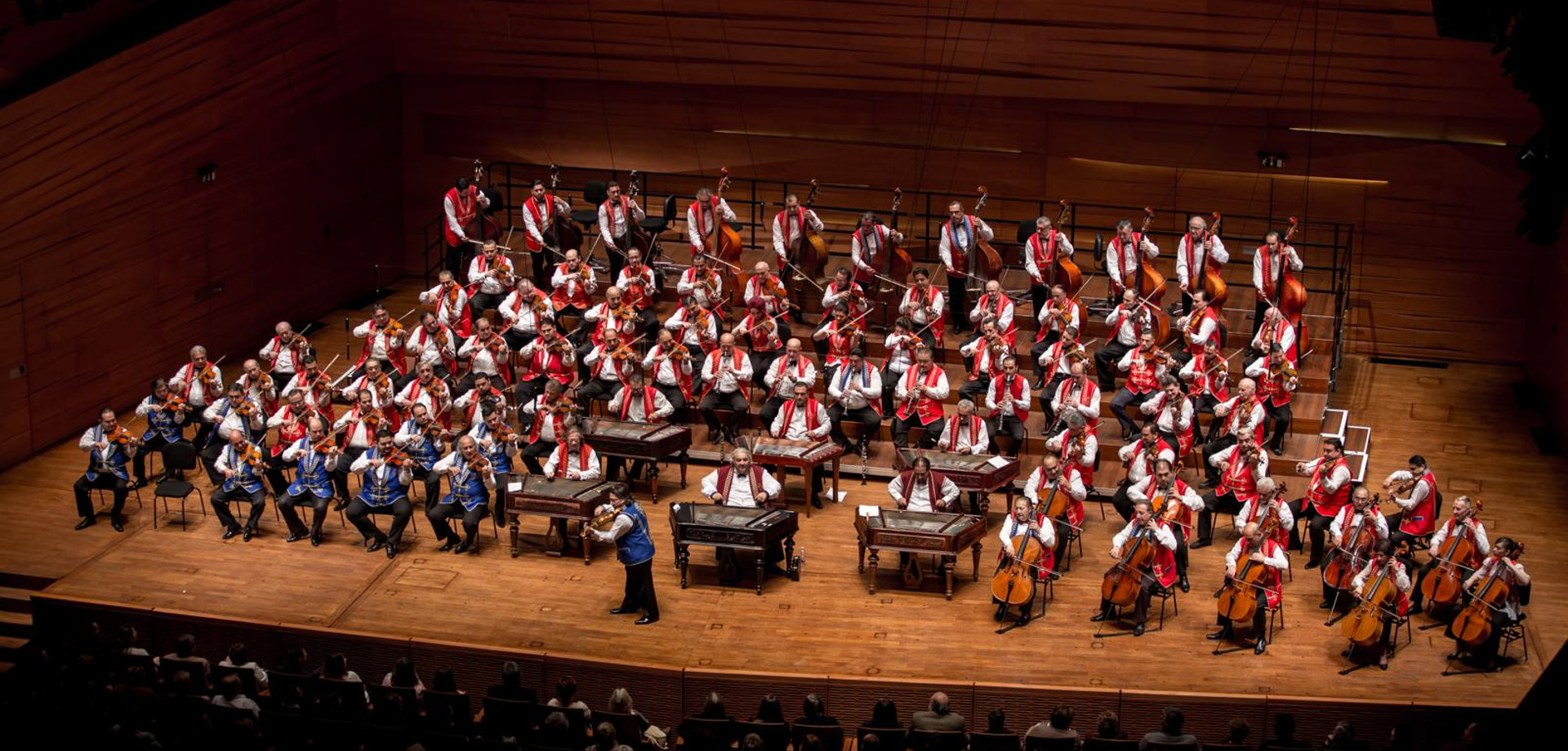 H Τσιγγάνικη Συμφωνική Ορχήστρα της Βουδαπέστης