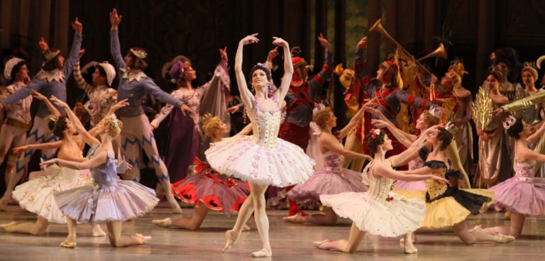 Η ΩΡΑΙΑ ΚΟΙΜΩΜΕΝΗ