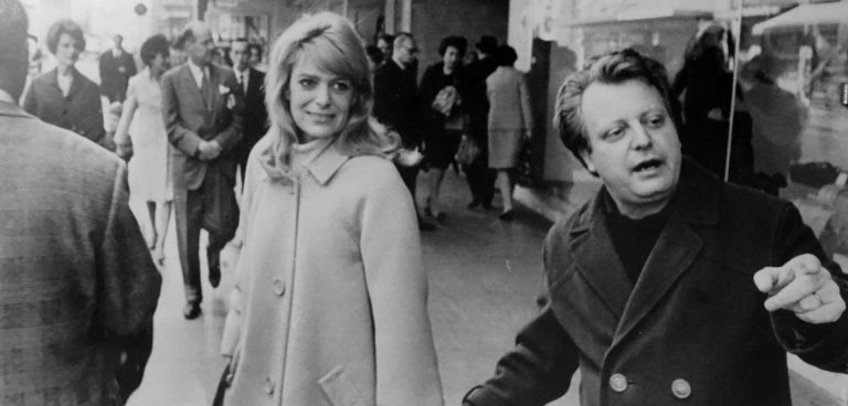 ΑΦΙΕΡΩΜΑ ΣΤΟΝ ΡΟΒΗΡΟ ΜΑΝΘΟΥΛΗ