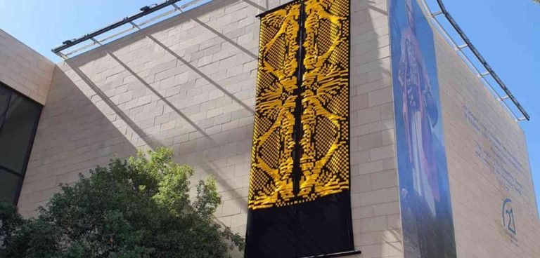 MAYΡΕΣ ΧΡΥΣΕΣ ΝΙΦΑΔΕΣ