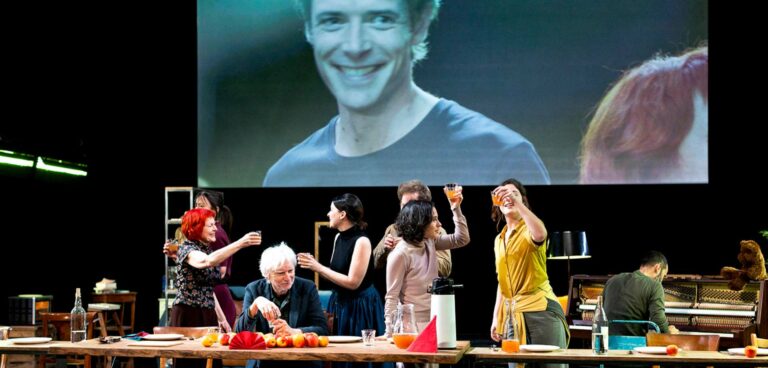 Christiane Jatahy Dusk / Λυκόφως