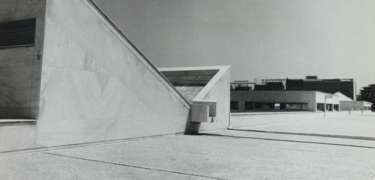 ΑΠΟ ΤΟ ΚΤΗΡΙΟ ΣΤΗΝ ΚΟΙΝΟΤΗΤΑ ΣΤΟ ΩΔΕΙΟ ΑΘΗΝΩΝ