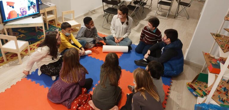 Η Βικτώρια Ταξιδεύει.. στην Νιγηρία και την Αλβανία