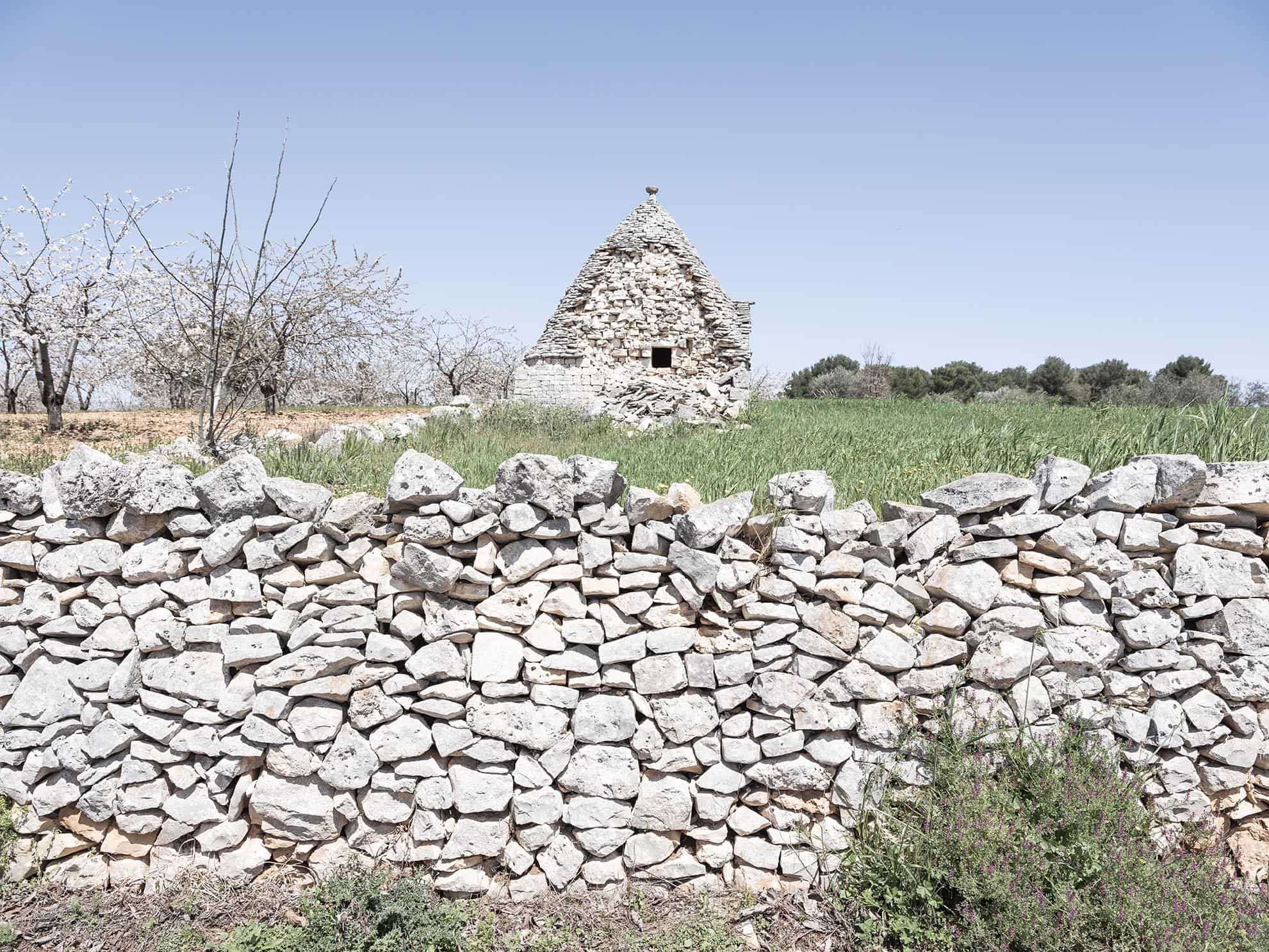 artme «Οι πέτρες αφηγούνται»: Η έκθεση φωτογραφίας των Γιάννη Γιαννέλου και Cosmo Laera.