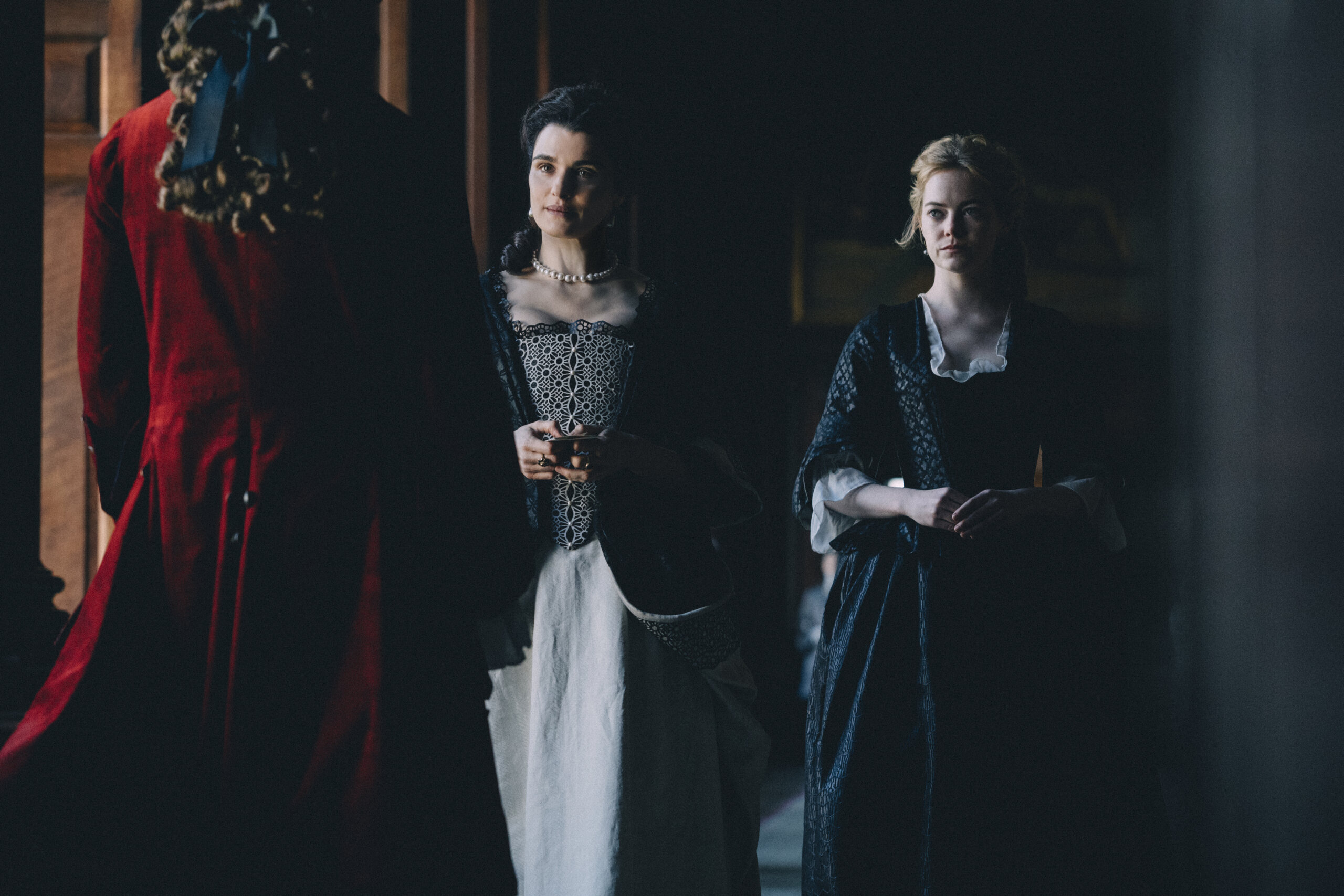 Rachel Weisz and Emma Stone in the film THE FAVOURITE. Photo by Atsushi Nishijima. © 2018 Twentieth Century Fox Film Corporation All Rights Reserved