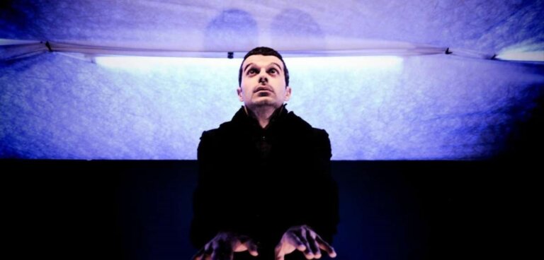 Οικογένεια Τσέντσι υπόγειο θεάτρου τέχνης